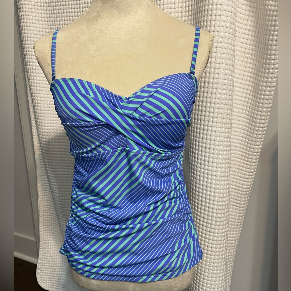 NWOT Collections By Catalina Tankini top. Size M.